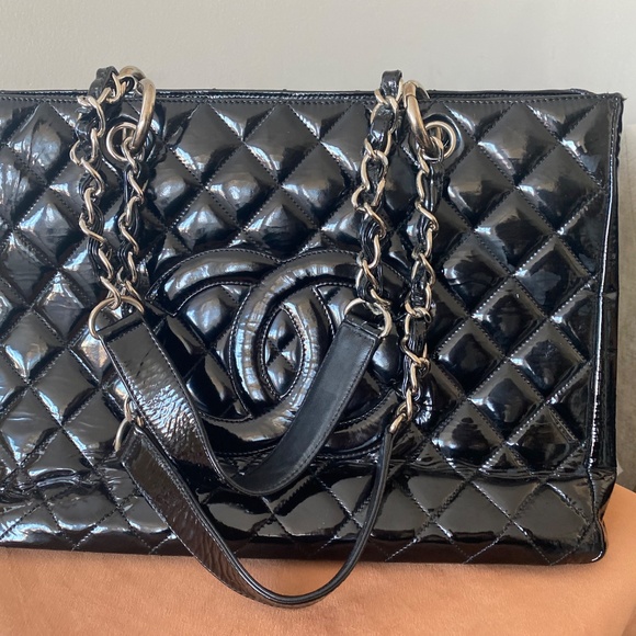 Chanel Grand Shopping Tote in Black Patent Leather | Classic CC Shopper Bag - Picture 3 of 9